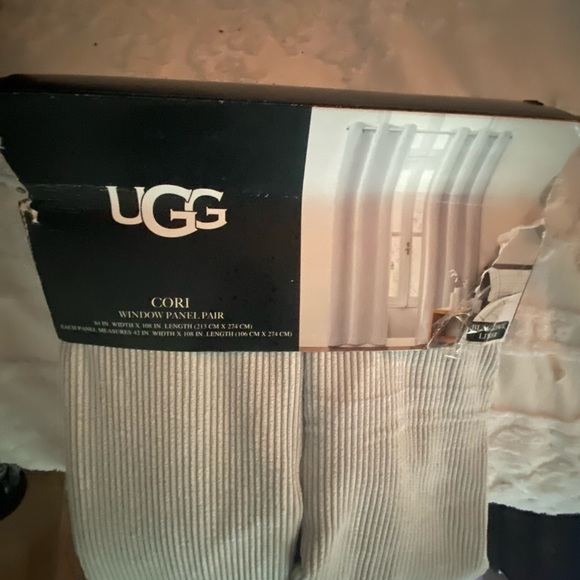 UGG Curtains - Picture 2 of 2